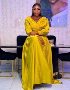 Lizzy Gold Biography 